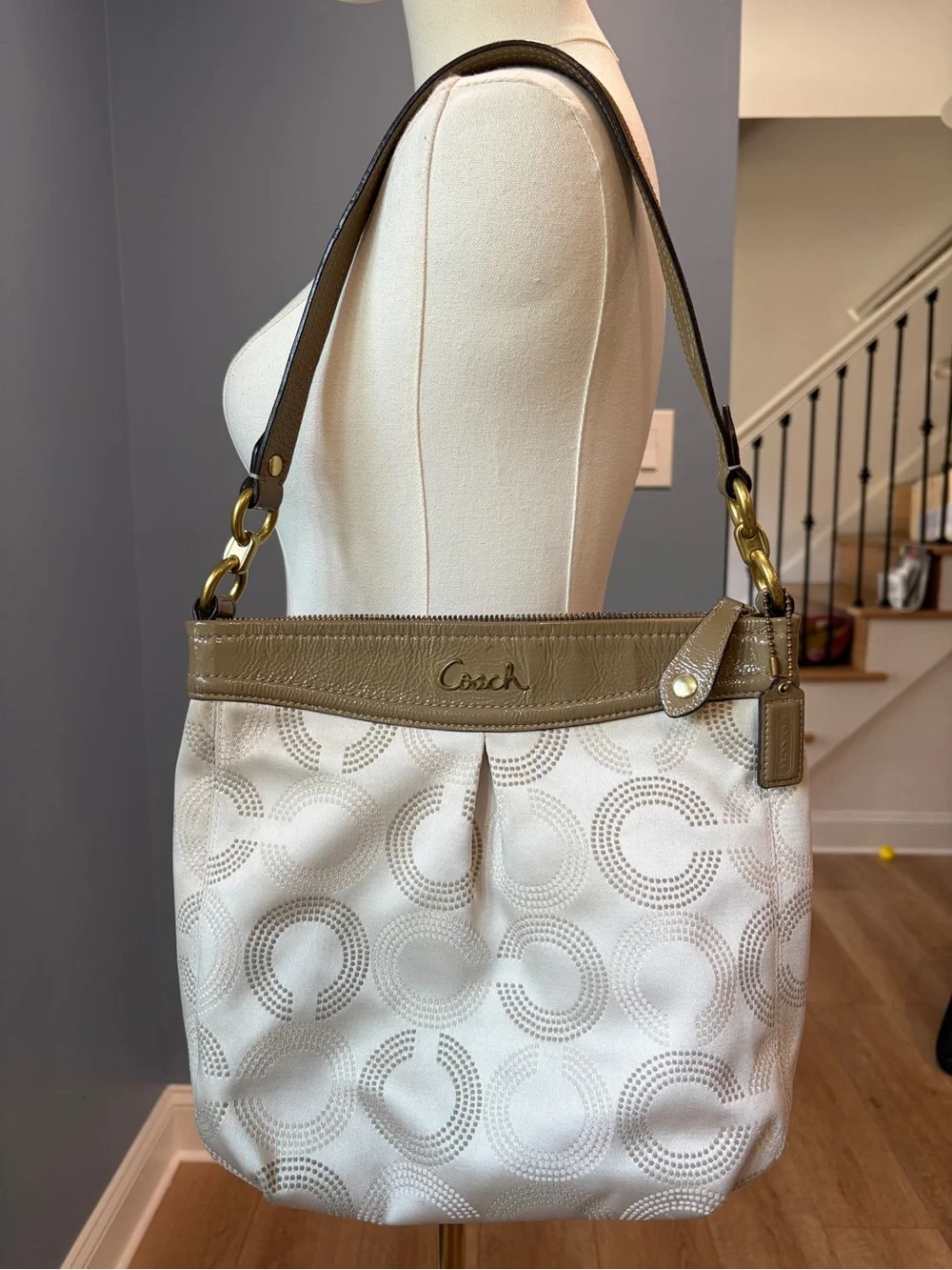 Coach Op Art Sateen Zip Hobo F20088 Ivory Taupe Patent Leather Shoulder Bag